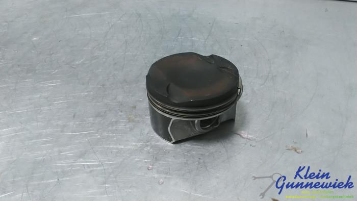 Usagé Piston Mercedes C-Klasse Prix € 122,00 Règlement à la marge proposé par Klein Gunnewiek Autodemontage & Motorentechniek