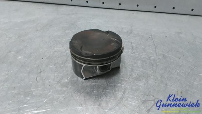 Usagé Piston Mercedes C-Klasse Prix € 122,00 Règlement à la marge proposé par Klein Gunnewiek Autodemontage & Motorentechniek