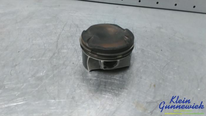 Used Piston Mercedes C-Klasse Price € 122,00 Margin scheme offered by Klein Gunnewiek Autodemontage & Motorentechniek