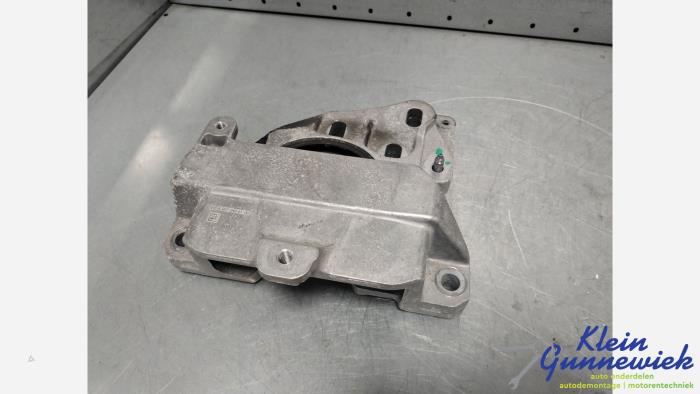 Used Engine mount Mercedes CLA Price € 40,00 Margin scheme offered by Klein Gunnewiek Autodemontage & Motorentechniek