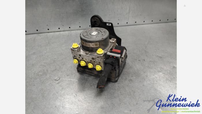 Used ABS pump Volkswagen E-Golf Price € 75,00 Margin scheme offered by Klein Gunnewiek Autodemontage & Motorentechniek