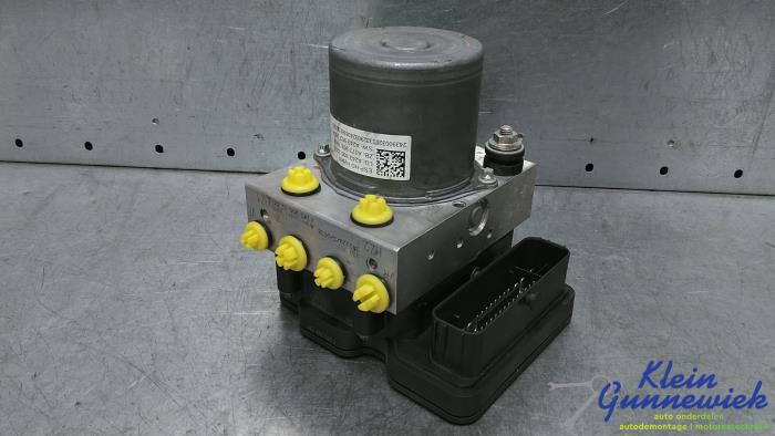 Usagé Pompe ABS Mercedes CLA Prix € 175,00 Règlement à la marge proposé par Klein Gunnewiek Autodemontage & Motorentechniek