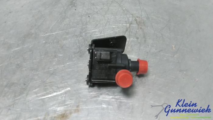 Używane Pompa wodna Volkswagen Golf Cena € 45,00 Procedura marży oferowane przez Klein Gunnewiek Autodemontage & Motorentechniek