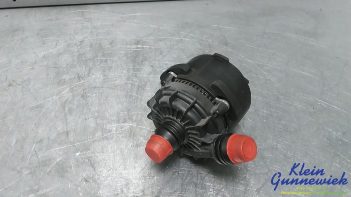 Begagnade Vattenpump BMW X5 Pris € 187,00 Marginaltabell erbjuds av Klein Gunnewiek Autodemontage & Motorentechniek