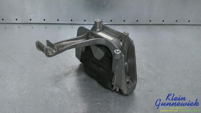 Used Engine mount Volkswagen Multivan T7 Price € 55,00 Margin scheme offered by Klein Gunnewiek Autodemontage & Motorentechniek
