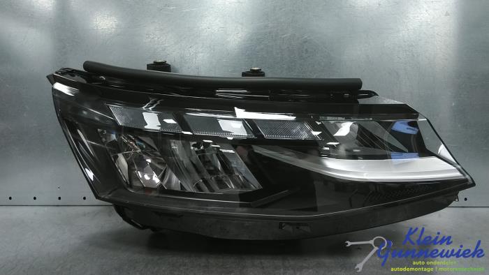 Używane Reflektor prawy Volkswagen Multivan T7 Cena € 395,00 Procedura marży oferowane przez Klein Gunnewiek Autodemontage & Motorentechniek
