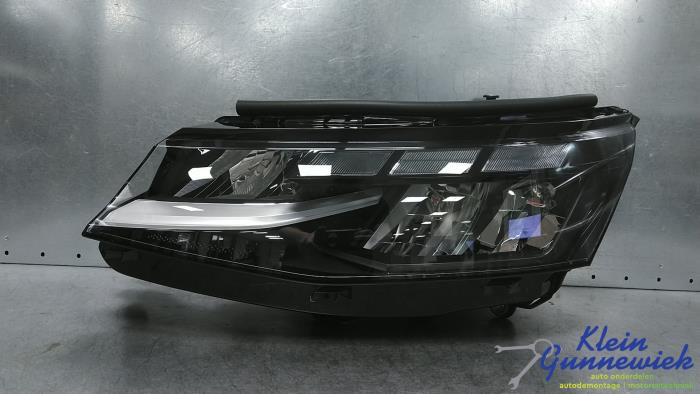 Używane Reflektor lewy Volkswagen Multivan T7 Cena € 395,00 Procedura marży oferowane przez Klein Gunnewiek Autodemontage & Motorentechniek