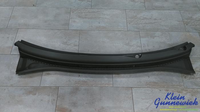 Używane Parawan Volkswagen Multivan T7 Cena € 35,00 Procedura marży oferowane przez Klein Gunnewiek Autodemontage & Motorentechniek