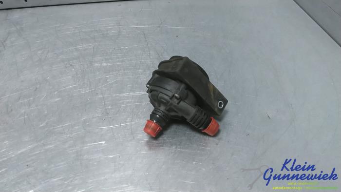 Begagnade Vattenpump BMW 2-Serie Pris € 27,00 Marginaltabell erbjuds av Klein Gunnewiek Autodemontage & Motorentechniek