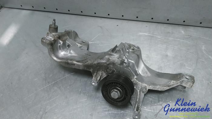 Usagé Support dynamo bas Opel Astra Prix € 50,00 Règlement à la marge proposé par Klein Gunnewiek Autodemontage & Motorentechniek