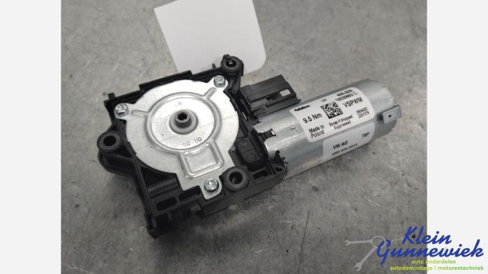Używane Silnik szyberdachu Volkswagen Touareg Cena € 88,00 Procedura marży oferowane przez Klein Gunnewiek Autodemontage & Motorentechniek