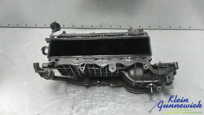 Używane Kolektor dolotowy Volkswagen Multivan T7 Cena € 126,00 Procedura marży oferowane przez Klein Gunnewiek Autodemontage & Motorentechniek