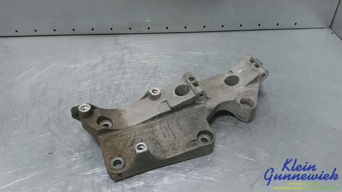 Usagé Support dynamo bas Skoda Fabia Prix € 30,00 Règlement à la marge proposé par Klein Gunnewiek Autodemontage & Motorentechniek