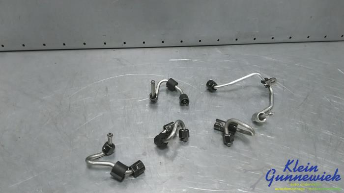 Używane Przewód paliwowy Volkswagen Multivan T7 Cena € 80,00 Procedura marży oferowane przez Klein Gunnewiek Autodemontage & Motorentechniek