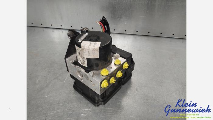 Used ABS pump Ford Focus Price € 72,00 Margin scheme offered by Klein Gunnewiek Autodemontage & Motorentechniek