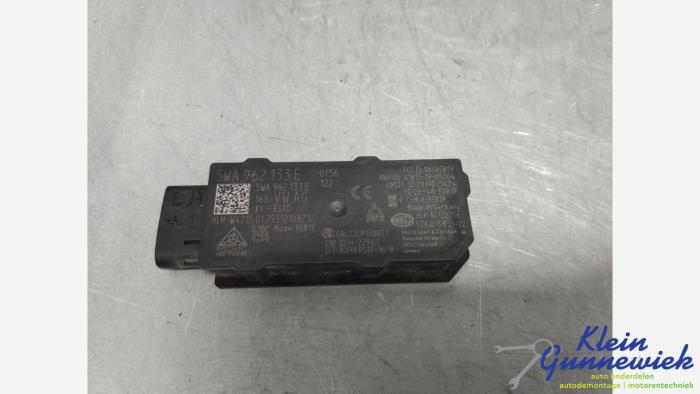 Używane Antena Audi Q4 Cena € 25,00 Procedura marży oferowane przez Klein Gunnewiek Autodemontage & Motorentechniek
