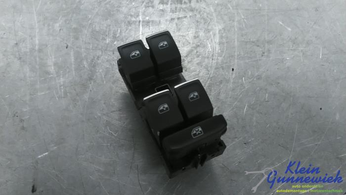 Usados Interruptor combinado de ventanillas Volkswagen Golf Precio € 25,00 Norma de margen ofrecido por Klein Gunnewiek Autodemontage & Motorentechniek