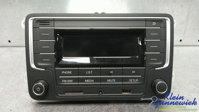 Radio/CD/DVD/GPS head unit