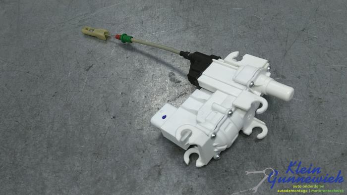 Door soft close latching motor