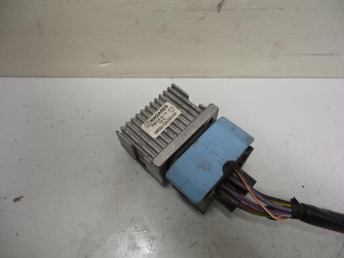 Glow plug relay Ford SMax 2.0 TDCi 16V 140 9M5Q12A343AA