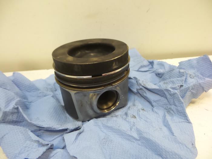 Pistons with engine code CLHACLH stock