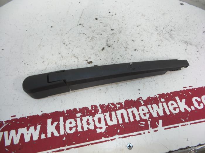 Rear wiper arm Opel Astra 13464218 GM