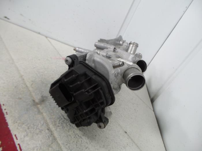 Water pump Volkswagen Golf - 05E121111G