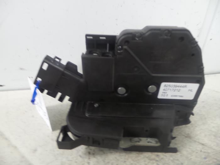 Rear door lock mechanism 4door, left Opel Vivaro  825039444R