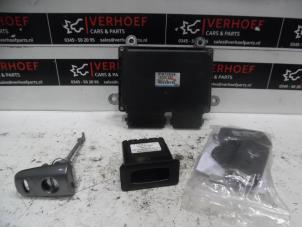 Usados Cilindro de juego de cerraduras (completo) Mitsubishi Outlander (GF/GG) 2.0 16V PHEV 4x4 Precio de solicitud ofrecido por Verhoef Cars & Parts