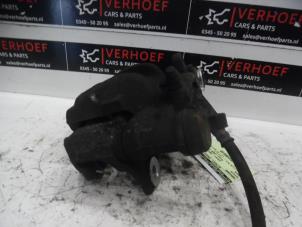 Używane Zacisk hamulcowy lewy tyl Mercedes Vito (447.6) 1.6 111 CDI 16V Cena na żądanie oferowane przez Verhoef Cars & Parts