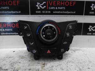 Usagé Panneau de commandes chauffage Hyundai Veloster 1.6 GDI 16V Prix sur demande proposé par Verhoef Cars & Parts