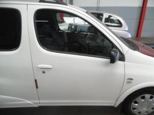 Used Front door 4-door, right Toyota Yaris Verso (P2) 1.4 D-4D Price on request offered by Verhoef Cars & Parts