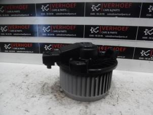 Usados Motor de ventilador de calefactor Toyota Yaris III (P13) 1.0 12V VVT-i Precio € 50,00 Norma de margen ofrecido por Verhoef Cars & Parts