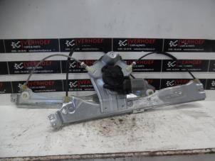 Used Window mechanism 4-door, front right Renault Clio III (BR/CR) 1.2 16V 75 Price € 40,00 Margin scheme offered by Verhoef Cars & Parts