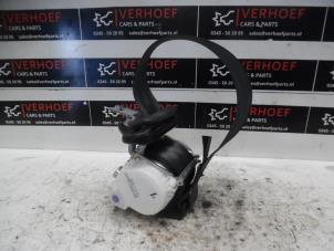 Used Rear seatbelt, right Renault Clio III (BR/CR) 1.2 16V 75 Price on request offered by Verhoef Cars & Parts
