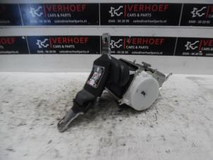 Used Rear seatbelt, centre Renault Clio III (BR/CR) 1.2 16V 75 Price € 25,00 Margin scheme offered by Verhoef Cars & Parts