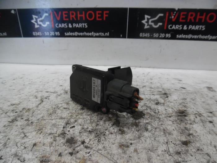 Begagnade Luftflödesmätare Mitsubishi Grandis (NA) 2.4 16V MIVEC Pris € 50,00 Marginaltabell erbjuds av Verhoef Cars & Parts