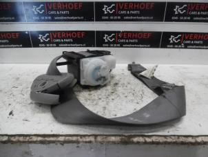 Used Rear seatbelt, right Mitsubishi Grandis (NA) 2.4 16V MIVEC Price € 40,00 Margin scheme offered by Verhoef Cars & Parts