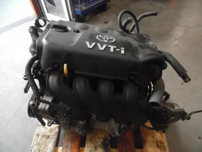 Engine from a Toyota Yaris (P1) 1.3 16V VVT-i 2001