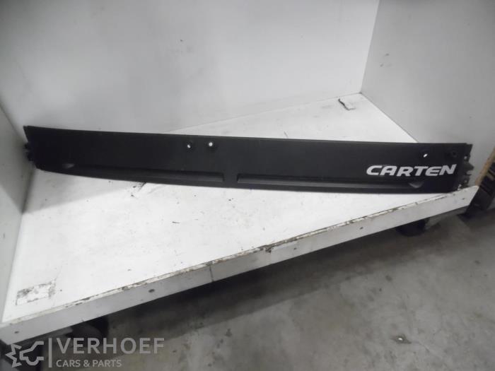 Używane Grill Mitsubishi Canter 3.0 Di-D 16V Cena € 121,00 Z VAT oferowane przez Verhoef Cars & Parts