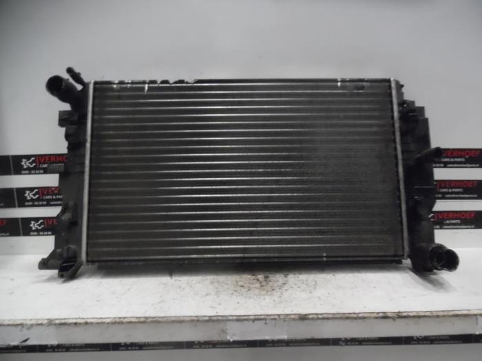Radiator from a Volkswagen Crafter 2.5 TDI 30/32/35/46/50 2009