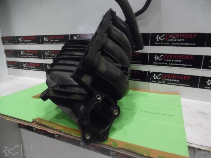 Używane Kolektor dolotowy Toyota Avensis Verso (M20) 2.0 16V VVT-i D-4 Cena € 80,00 Procedura marży oferowane przez Verhoef Cars & Parts
