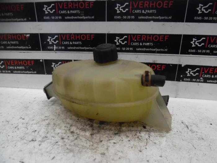 Expansion vessel from a Nissan Primastar 1.9 dCi 80 2003