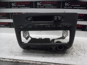Usagé Radio/Cassette Toyota Yaris (P1) 1.3 16V VVT-i Prix € 40,00 Règlement à la marge proposé par Verhoef Cars & Parts