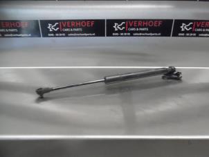 Used Rear gas strut, left Toyota iQ 1.0 12V VVT-i Price on request offered by Verhoef Cars & Parts