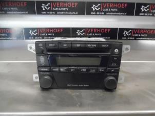 Usados Reproductor de CD y radio Mazda Premacy 1.8 16V Precio € 75,00 Norma de margen ofrecido por Verhoef Cars & Parts