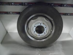 Gebrauchte Felge + Reifen Mitsubishi Canter 3.0 Di-D 16V Preis auf Anfrage angeboten von Verhoef Cars & Parts