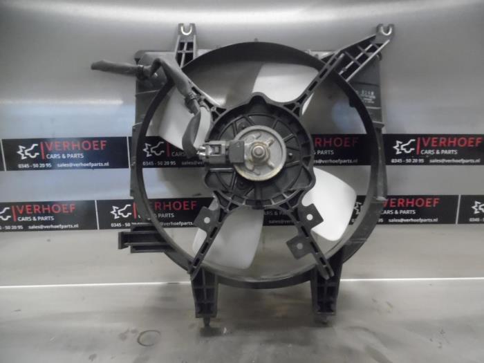 Cooling fans from a Mazda Demio (DW) 1.3 16V 2001
