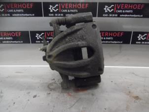 Used Front brake calliper, left Toyota Avensis Wagon (T25/B1E) 1.8 16V VVT-i Price on request offered by Verhoef Cars & Parts