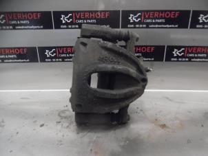 Used Front brake calliper, right Toyota Avensis Wagon (T25/B1E) 1.8 16V VVT-i Price on request offered by Verhoef Cars & Parts